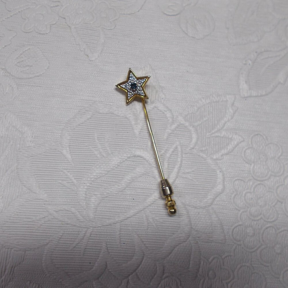 Vintage AVON Starshine five point stick/lapel pin with blue center stone